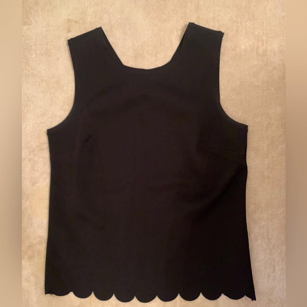 Banana republic scalloped tank top, black, small.